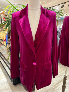 BLAZER DE TERCIOPELO CON SOLAPA FUCSIA