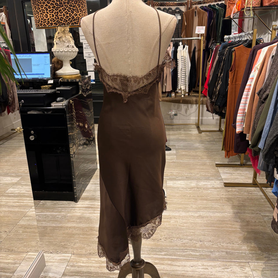 VESTIDO LENCERO ASIMETRICO MARRON