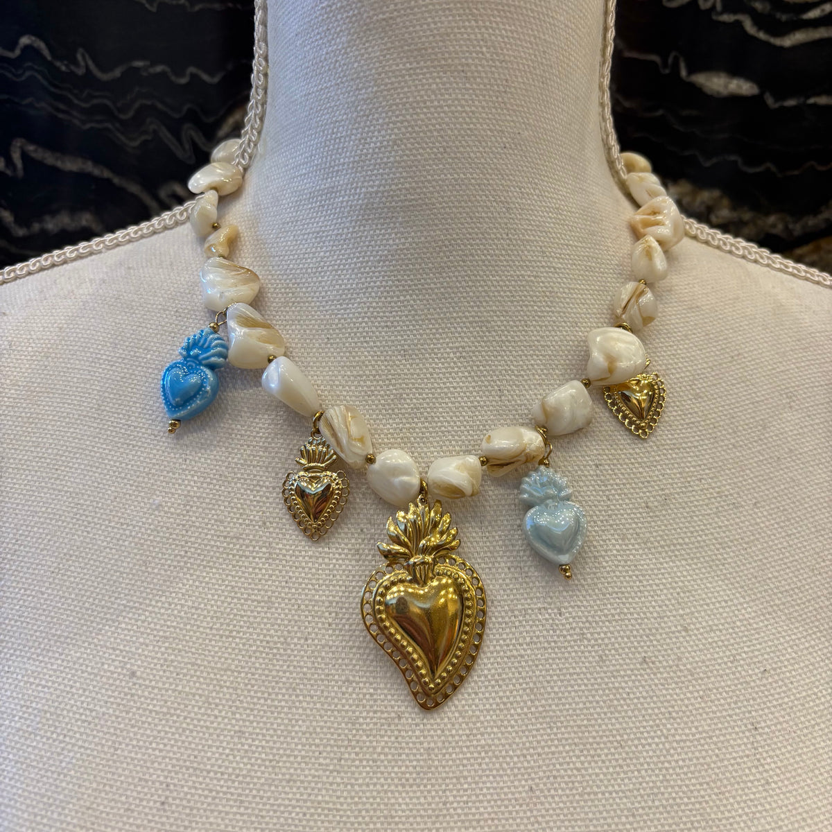 COLLAR PIEDRAS Y CORAZÓN