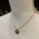 COLLAR CON COLGANTE PIEDRA ROSA