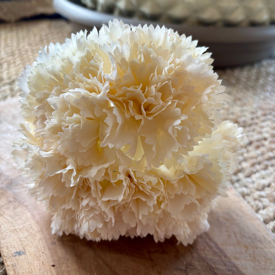 RAMILLETE DE CLAVELES BEIGE