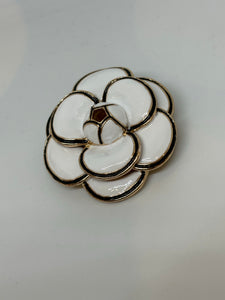 BROCHE ESMALTADO BLANCO