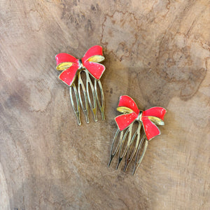 PEINECILLO LAZO ESMALTADO CORAL