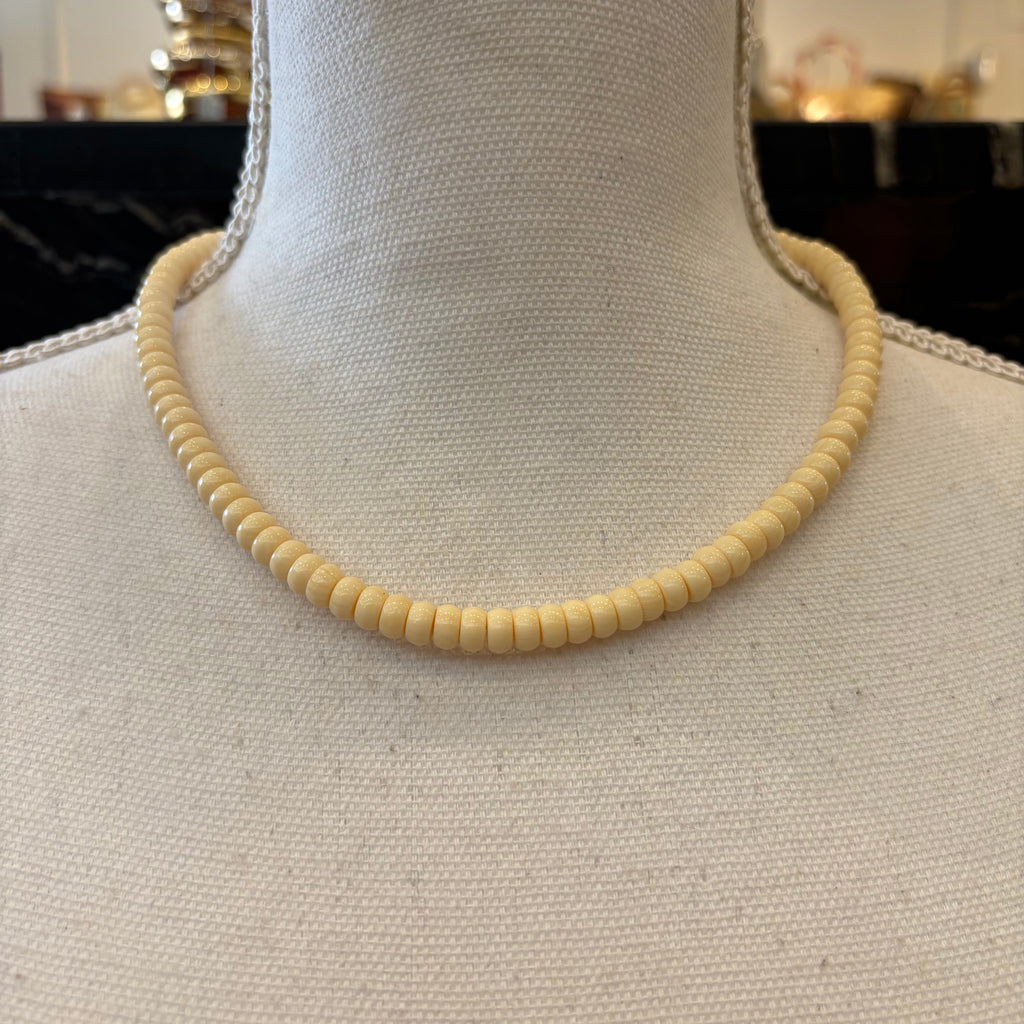 COLLAR DE BOLAS SEMICÍRCULO