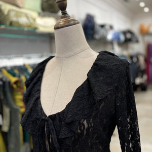 BLUSA DE ENCAJES NEGRO