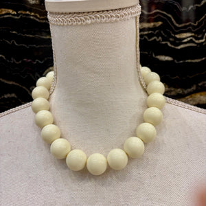 COLLAR BOLAS BEIGE
