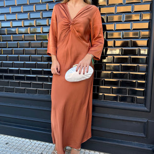 VESTIDO CON NUDO EN TEJA