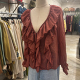 BLUSA CON VOLANTES OCRE