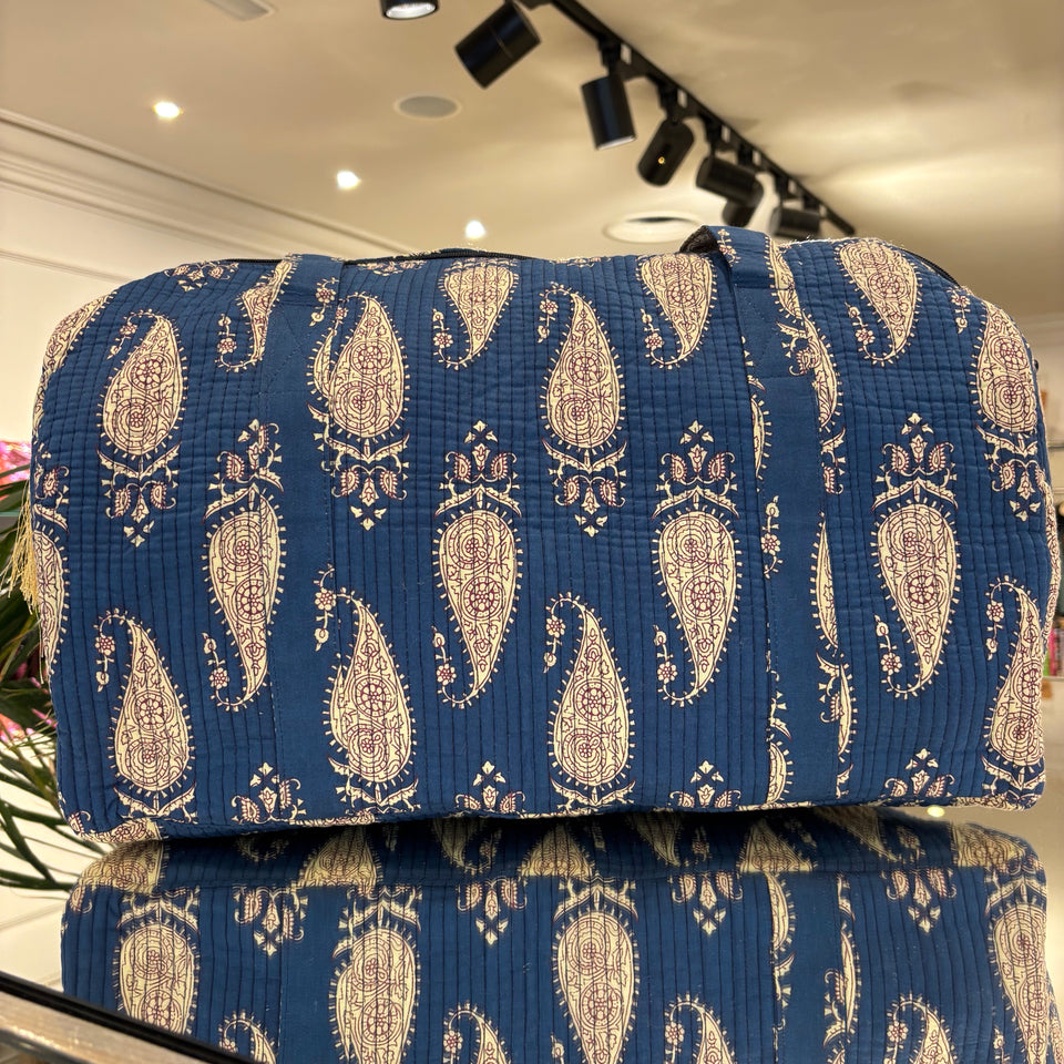 BOLSA ESTAMPADA FONDO AZUL MARINO