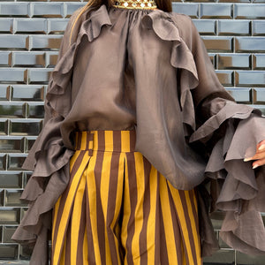 BLUSA OVERSIZE DE VOLANTES MARRON
