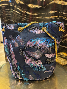LIMOSNERA ESTAMPADA DE LENTEJUELAS TONOS AZULES