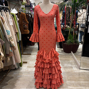 TRAJE DE FLAMENCA EN PICOS NARANJA MANDARINA CON LUNARES