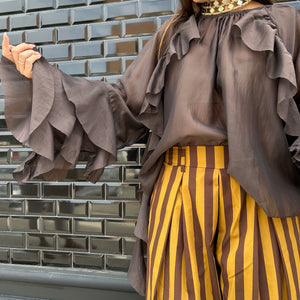BLUSA OVERSIZE DE VOLANTES MARRON