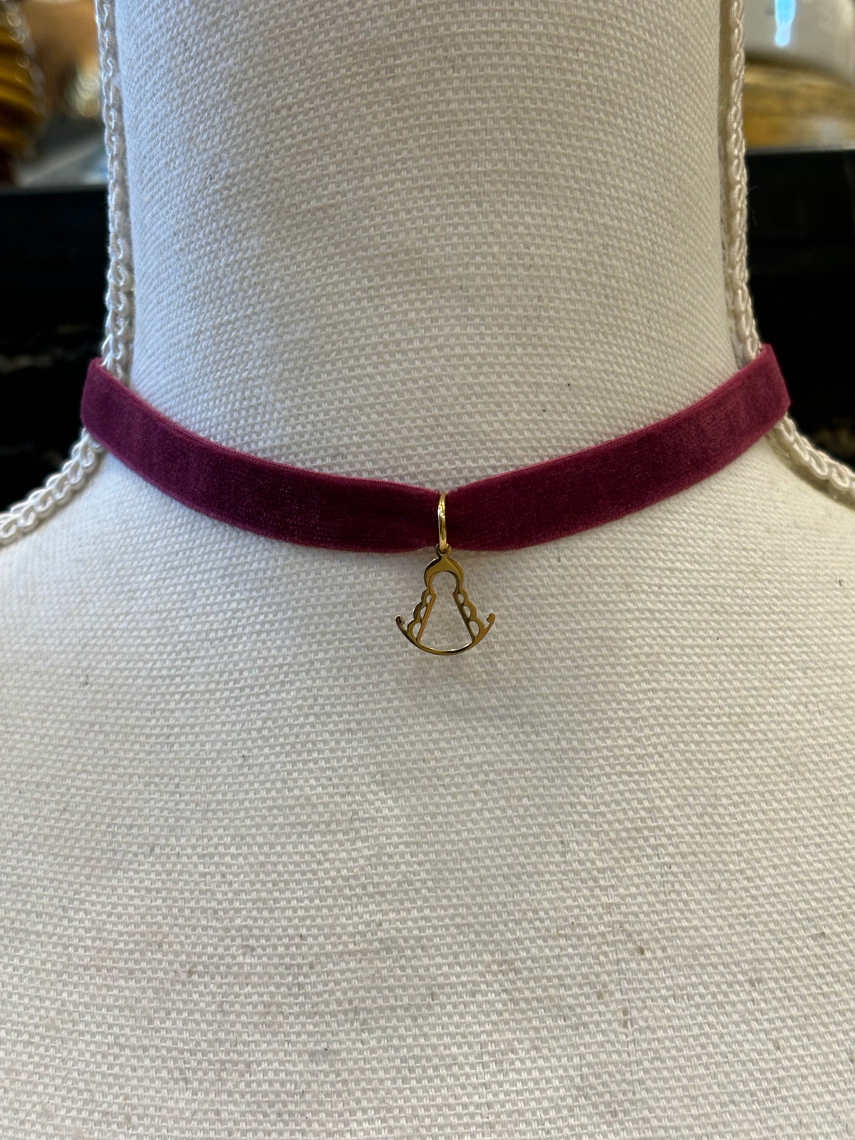 CHOCKER TERCIOPELO Y VIRGEN