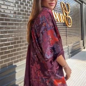KIMONO CON DETALLES EN TERCIOPELO BURDEOS