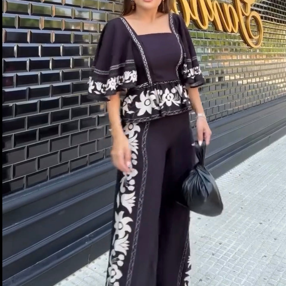 CONJUNTO DE PANTALÓN NEGRO CON FLORES BEIGE