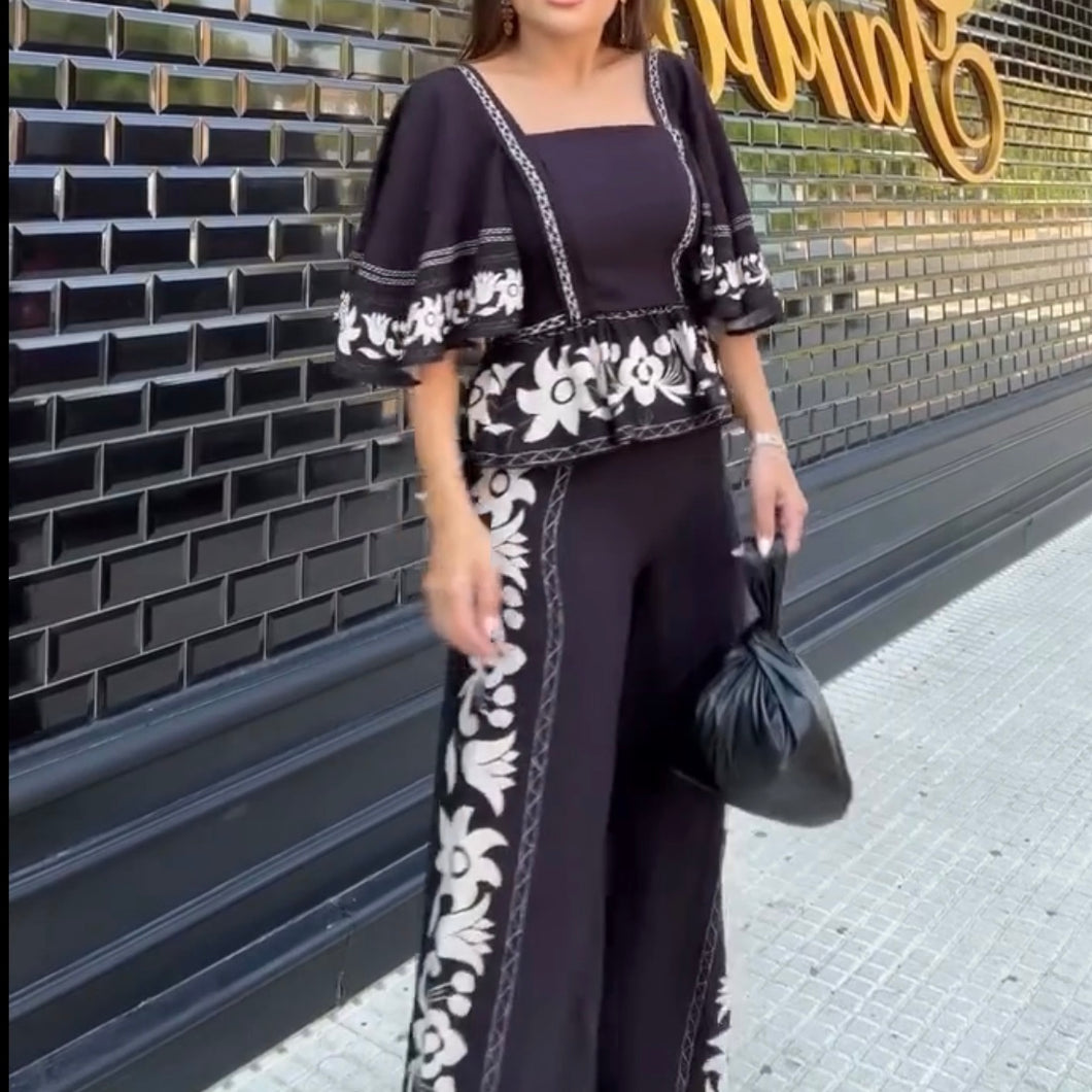 CONJUNTO DE PANTALÓN NEGRO CON FLORES BEIGE