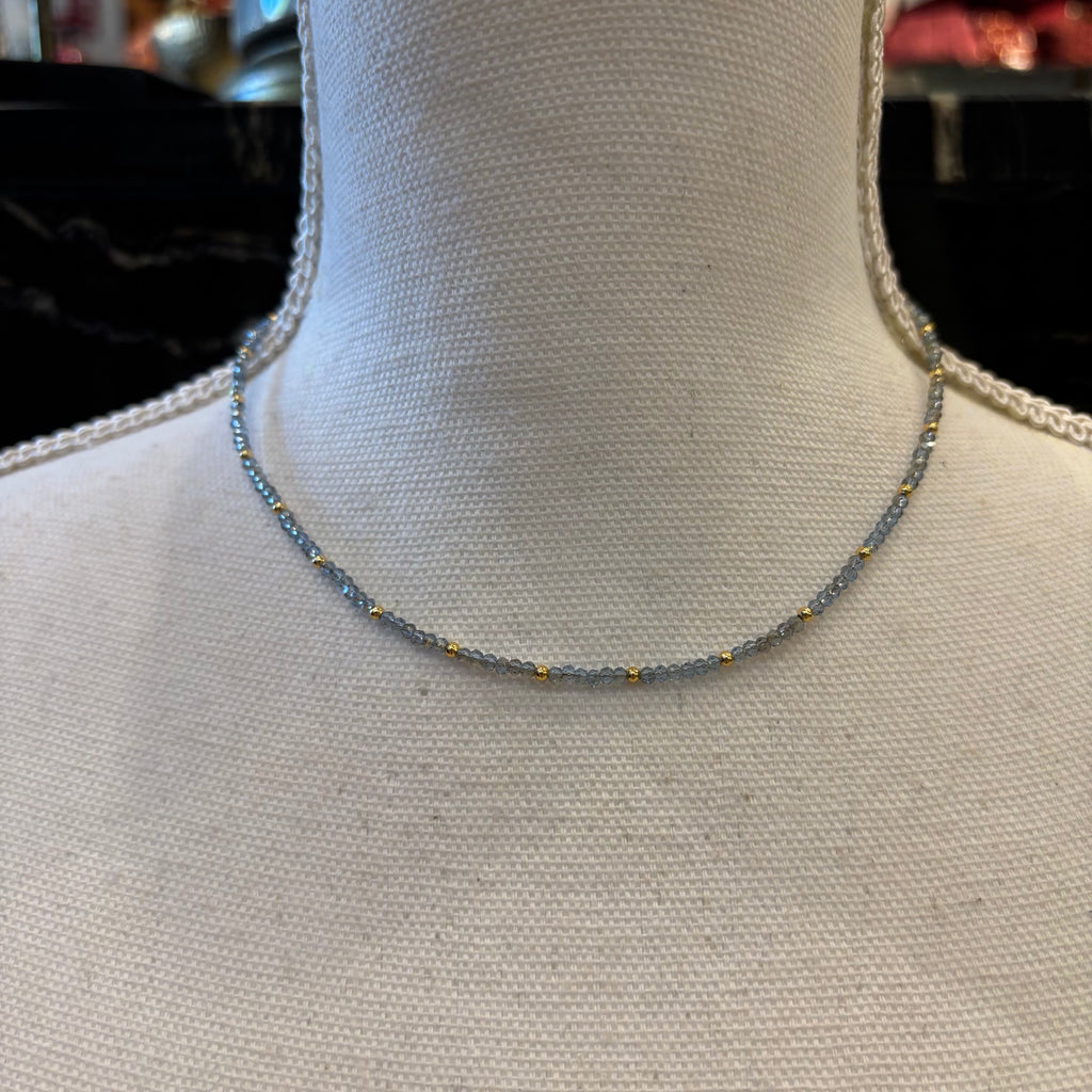COLLAR CUENTAS GRIS Y DORADO