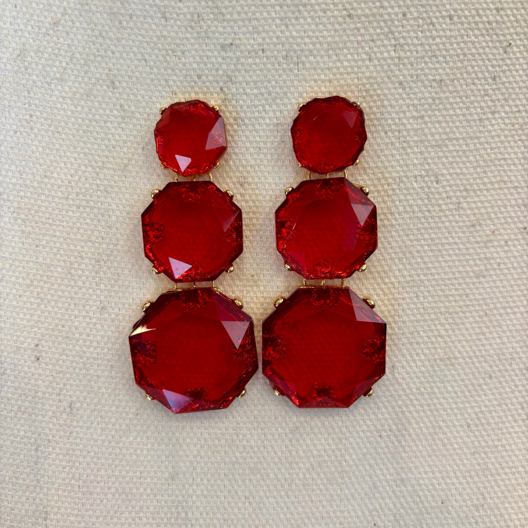 PENDIENTE TRES PIEDRAS ROJAS