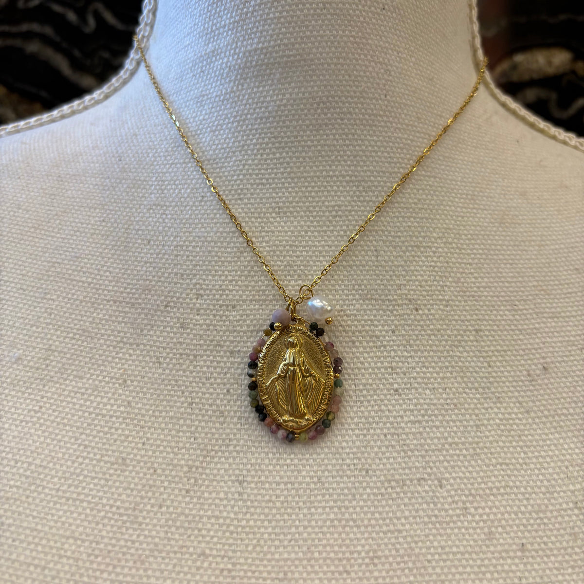 CADENA CON MEDALLA DE MILAGROSA GRANDE DE COLORES