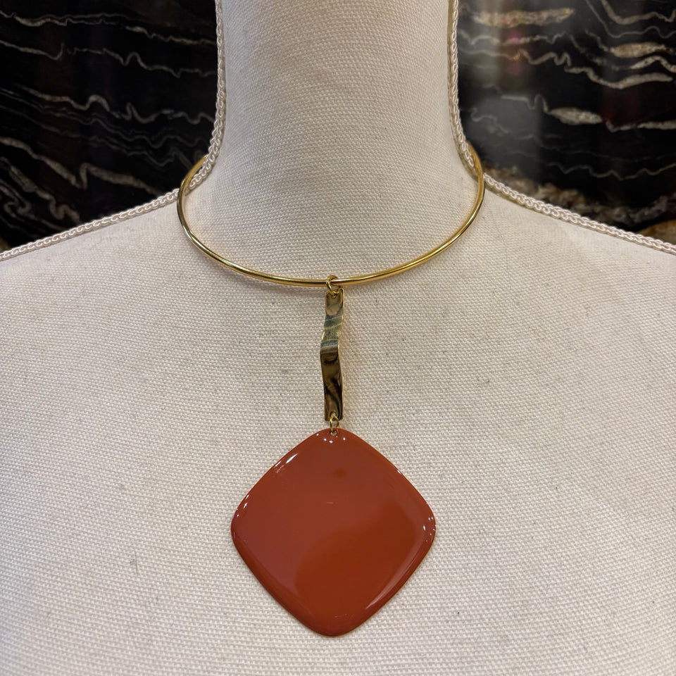 COLLAR RIGIDO MEDALLON TERRACOTA
