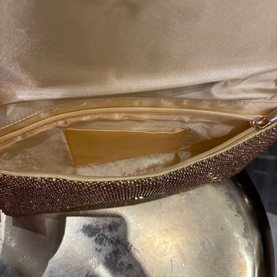 CARTERA DE SOBRE CON BRILLOS DORADO
