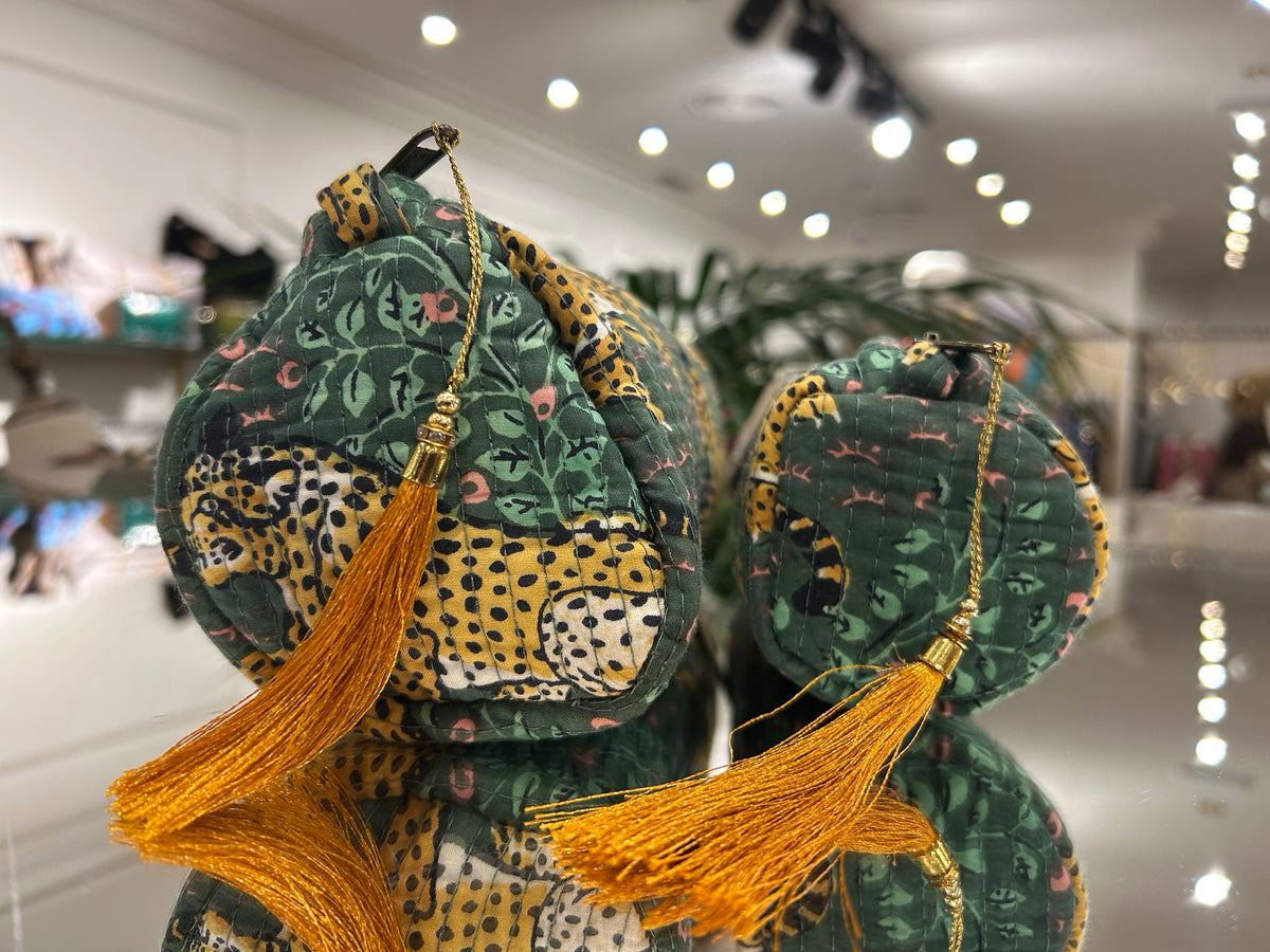CONJUNTO NECESER LEOPARDO VERDE