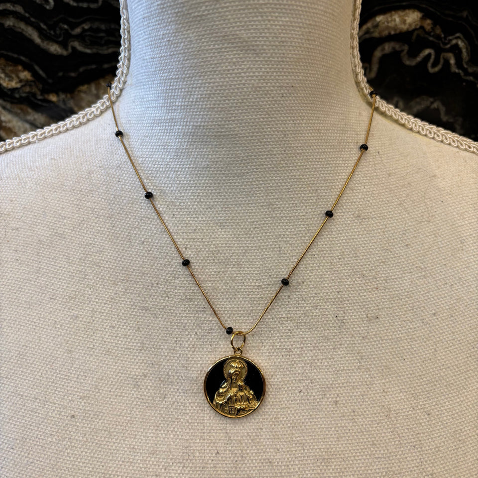 CADENA VIRGEN DEL CARMEN ESMALTADA NEGRA