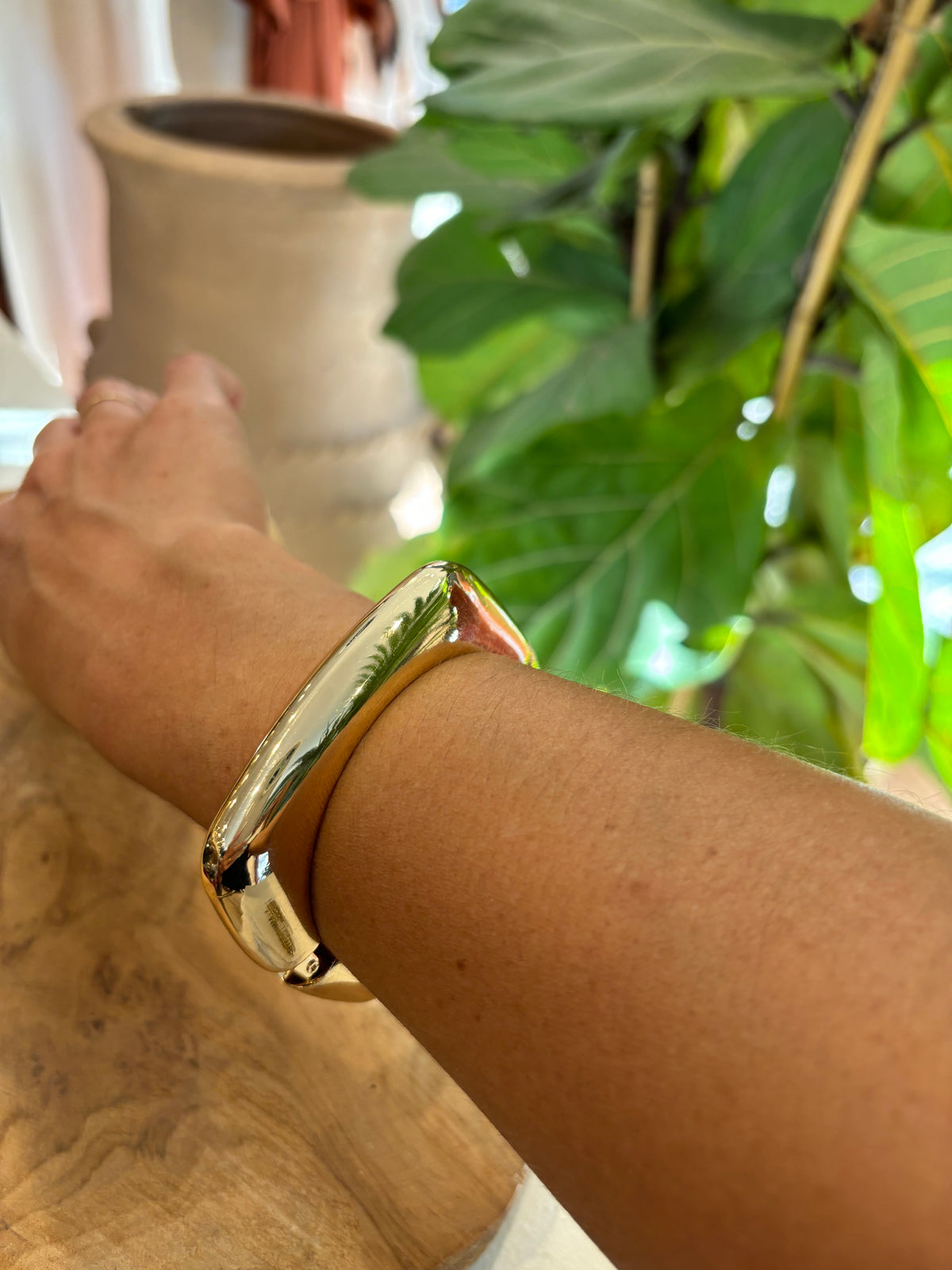 BRAZALETE CUADRADO DORADO
