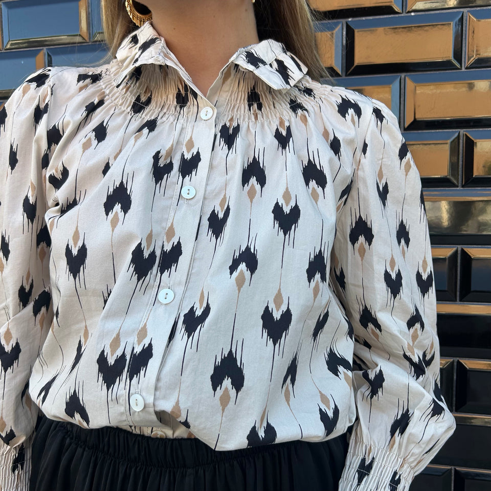 CAMISA ESTAMPADA CUELLO FRUNCIDO