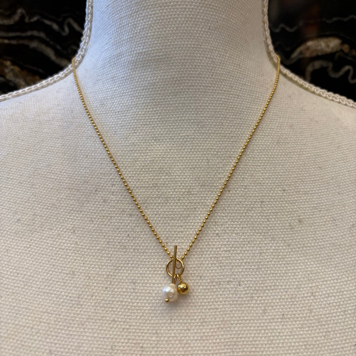 CADENA CON BOLITA Y PERLA