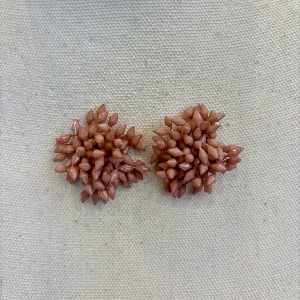 PENDIENTE POMPON ROSA NUDE