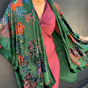 KIMONO CON DETALLES EN TERCIOPELO VERDE