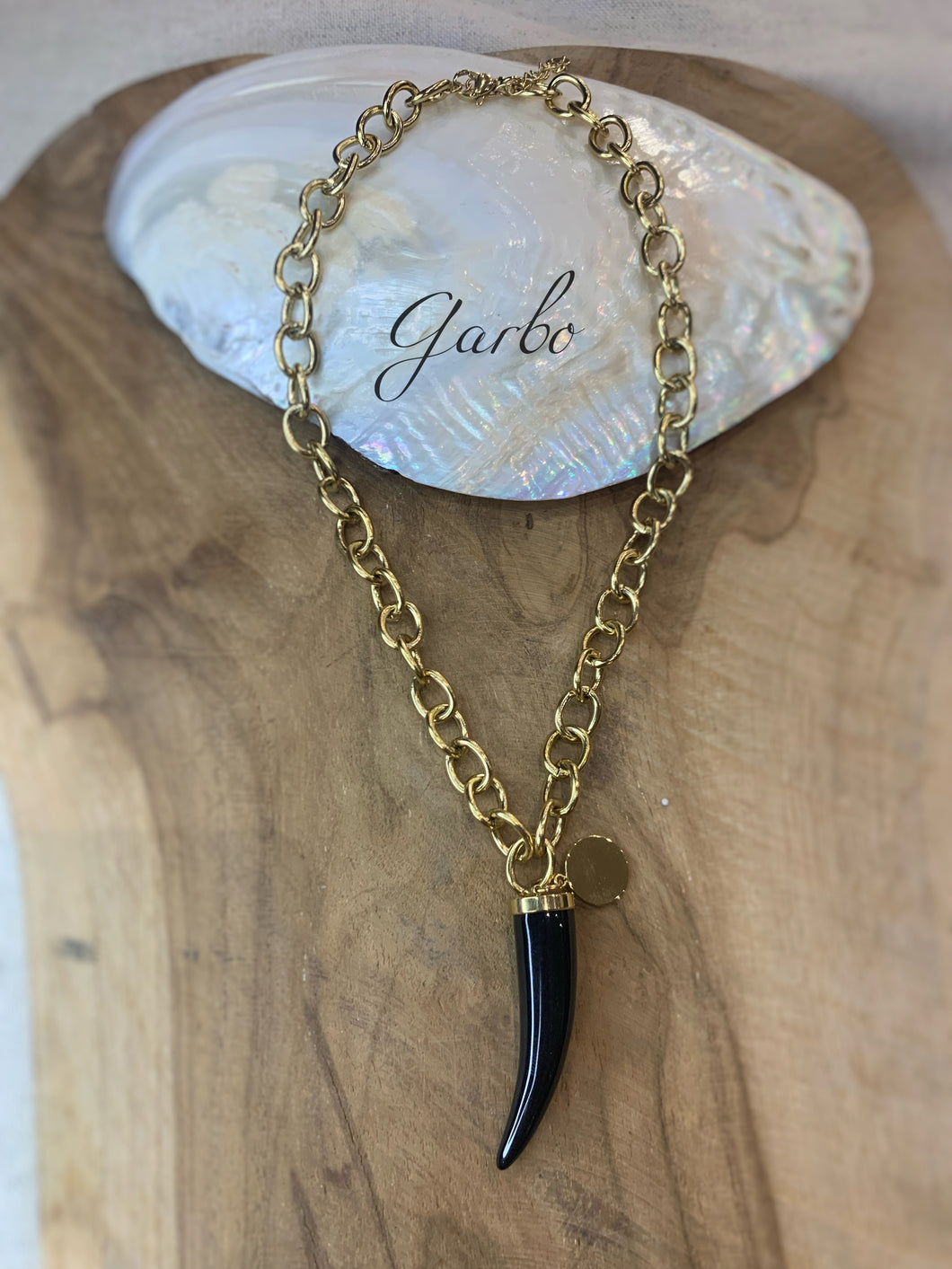 COLLAR CUERNO NEGRO