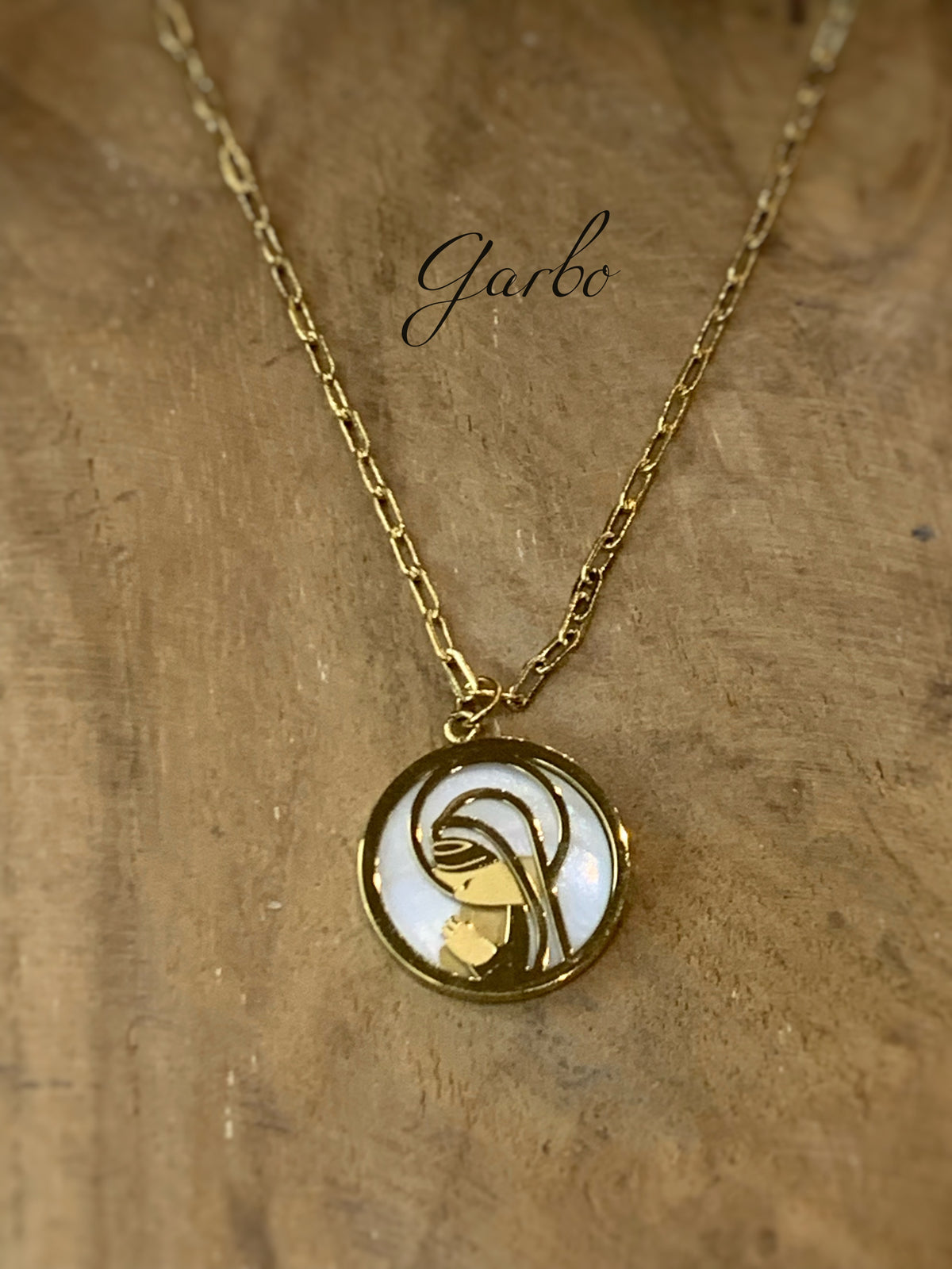 CADENA VIRGEN NIÑA NÁCAR