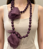 COLLAR  BOLAS TELA Y FLOR BERENJENA