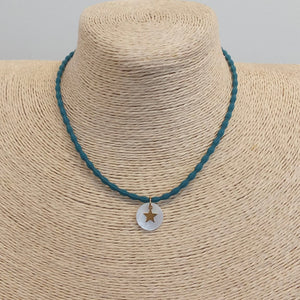 COLLAR ESTRELLA DORADA, AZUL PETROLEO