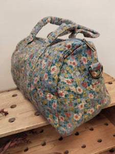 BOLSA MEDIANA ESTAMPADA FONDO GRIS FLORES