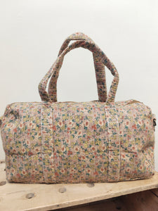 BOLSA MEDIANA ESTAMPADA FONDO ROSA EMPOLVADO FLORES