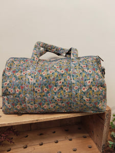 BOLSA MEDIANA ESTAMPADA FONDO GRIS FLORES