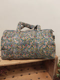 BOLSA MEDIANA ESTAMPADA FONDO GRIS FLORES