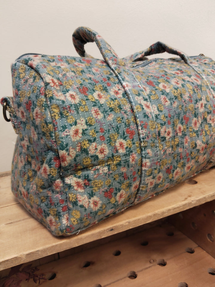 BOLSA MEDIANA ESTAMPADA FONDO GRIS FLORES