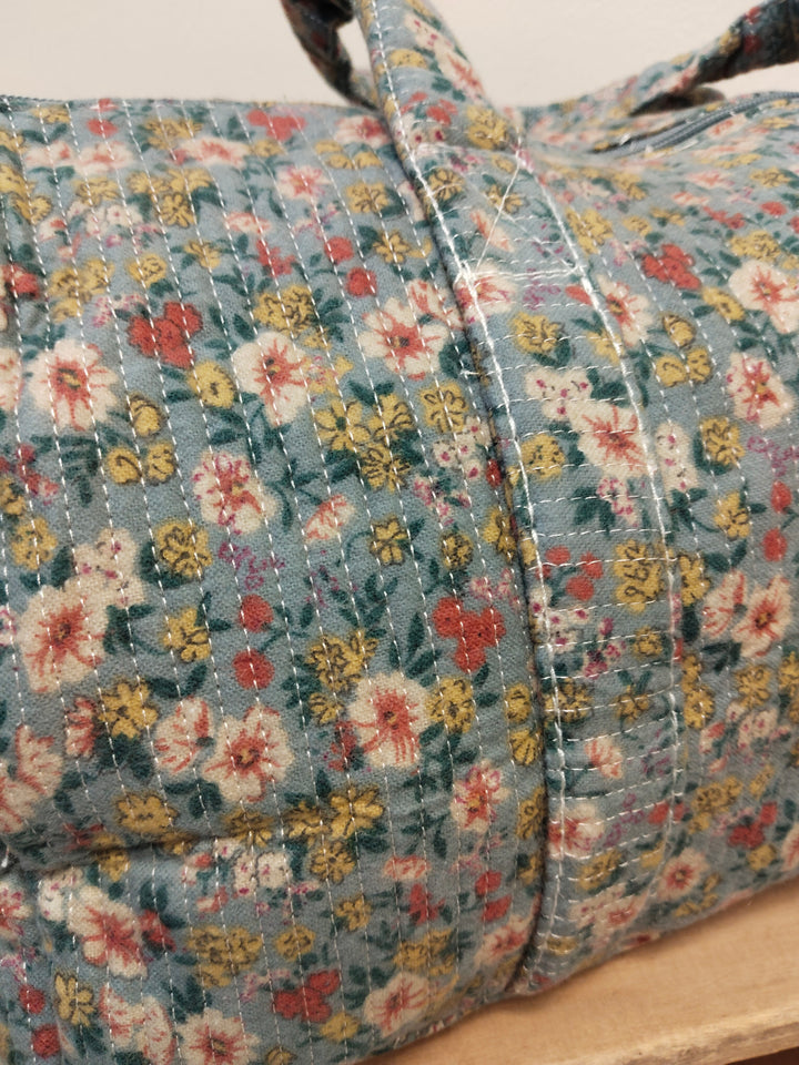 BOLSA MEDIANA ESTAMPADA FONDO GRIS FLORES